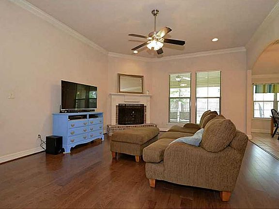 5th image of 214 Sherwood Dr