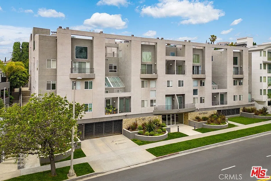 1617 S Beverly Glen Blvd #303