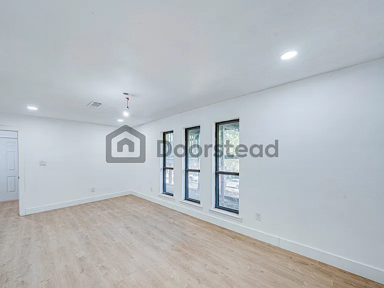5204 Blue Valley Ct — Photo 10