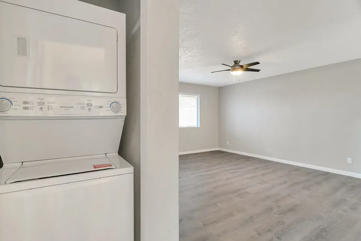 23 Palms Apartments — Photo 3