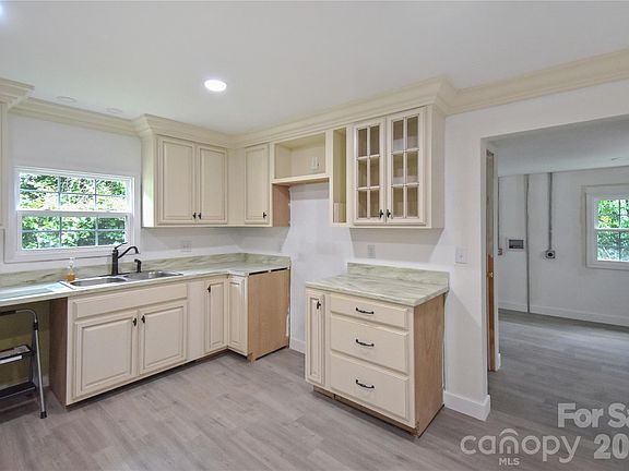 4th image of 622 Green Street Loop