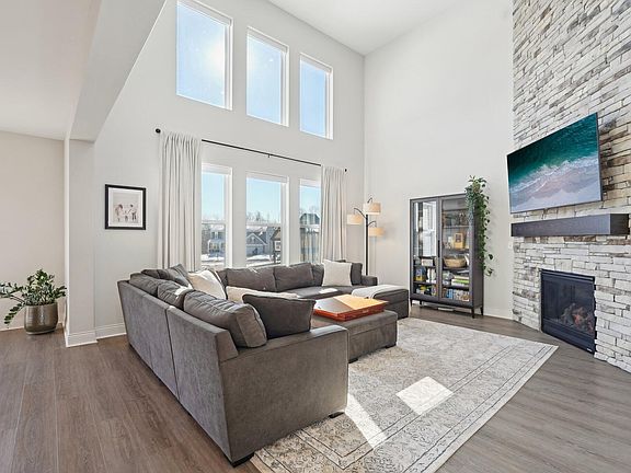 2nd image of 3883 Sherbourne Dr