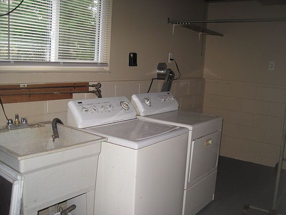 4th image of 4214 Lotus Dr