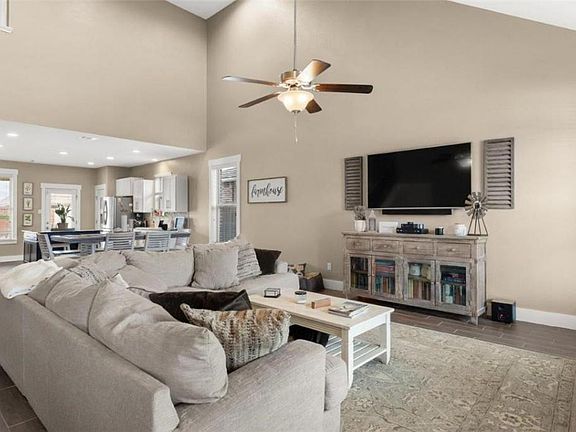 3rd image of 317 Leawood Ave