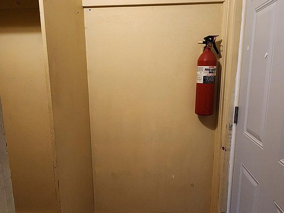 3rd image of 845 W Stephenson St #5