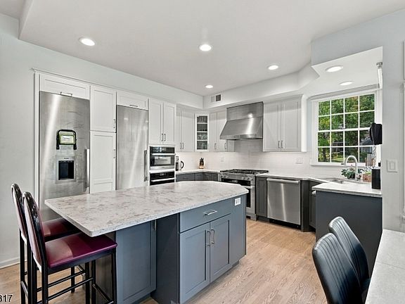 3rd image of 14 Cobble Ln