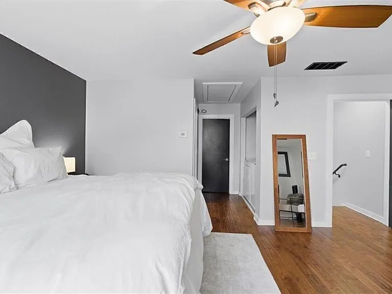 1250 Breuer Mews NW — Photo 11