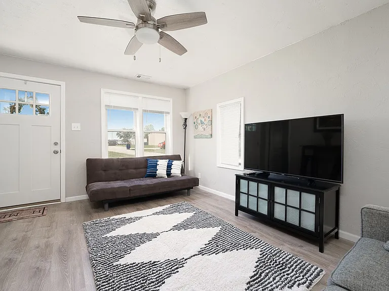 1310 Katherine St — Photo 3
