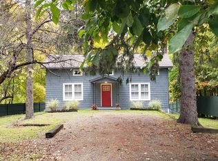 29 Center St, Chatham, NY 12037