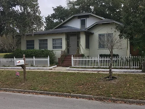 241 NE Tuscawilla Ave Photo 1