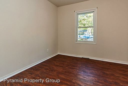 5th image of 137 7th Ave Ct NE