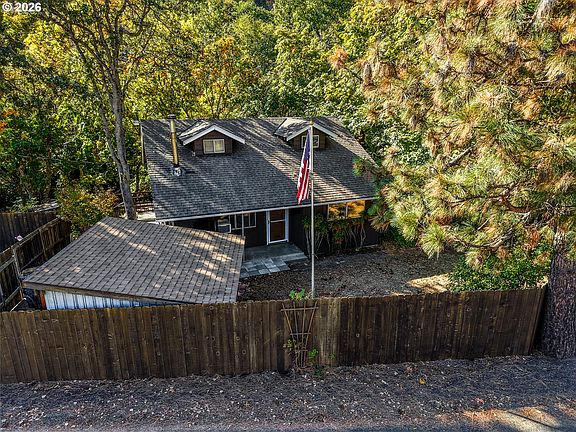 4th image of 585 Carroll Rd