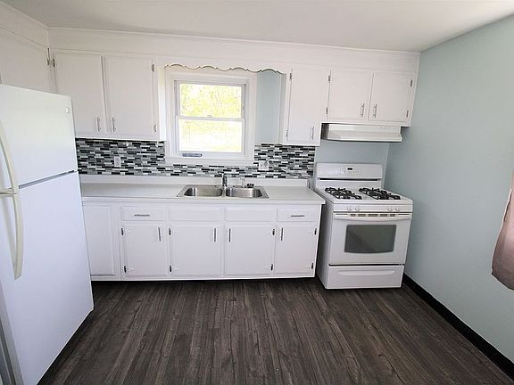 5th image of 39 Fradine Dr
