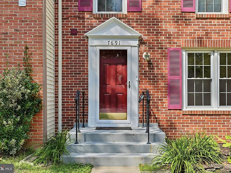 7691 Northern Oaks Ct — Photo 4