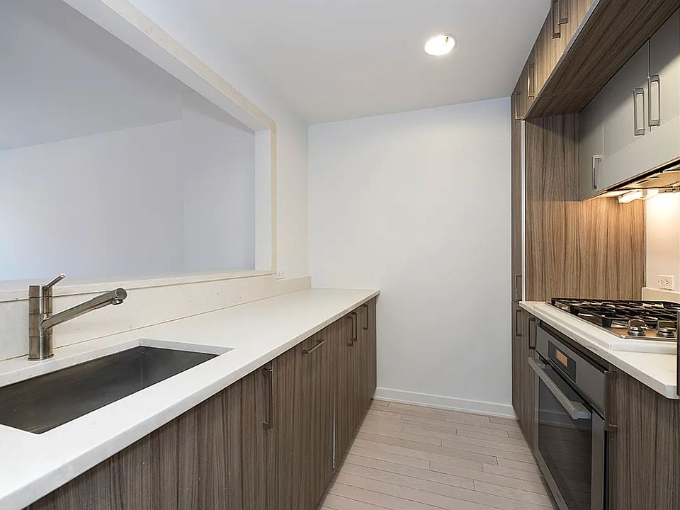 1st image of 250 Bedford Ave #129407