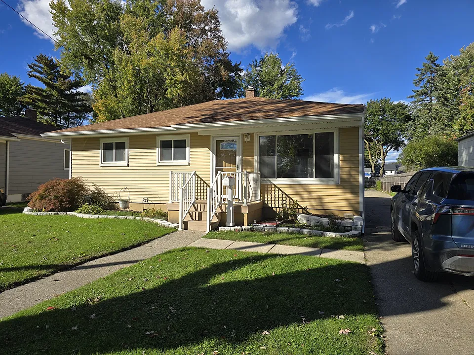 9 Roseview Blvd