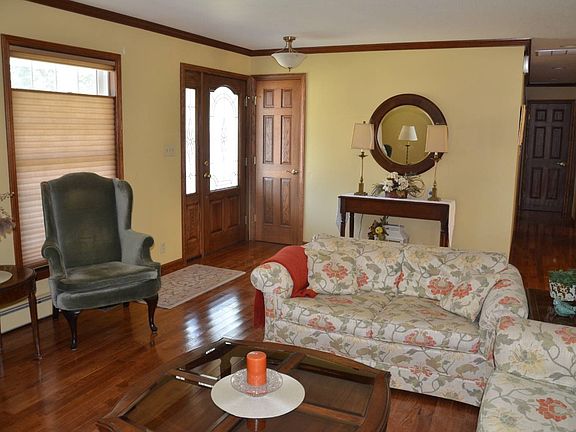 5th image of 418 Orchard Ln