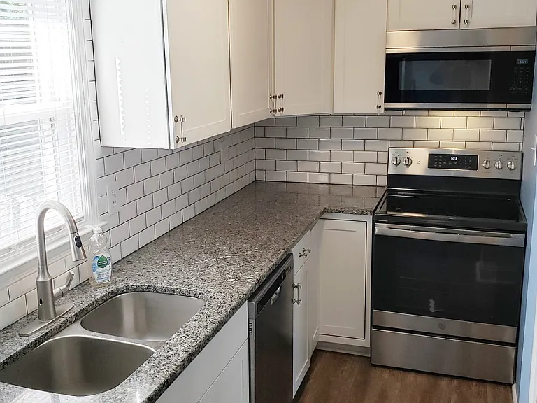 207 Hedgewood Ct — Photo 7