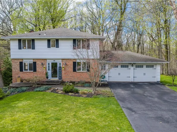 49 Wincanton Dr, Fairport, NY 14450