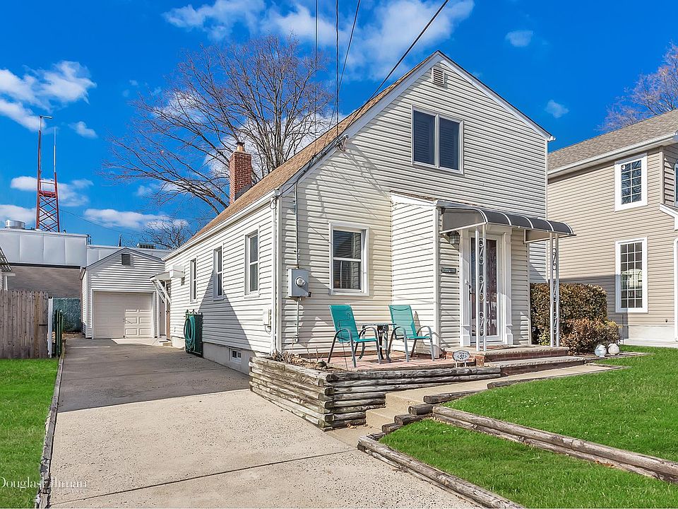 1st image of 51 Allen St