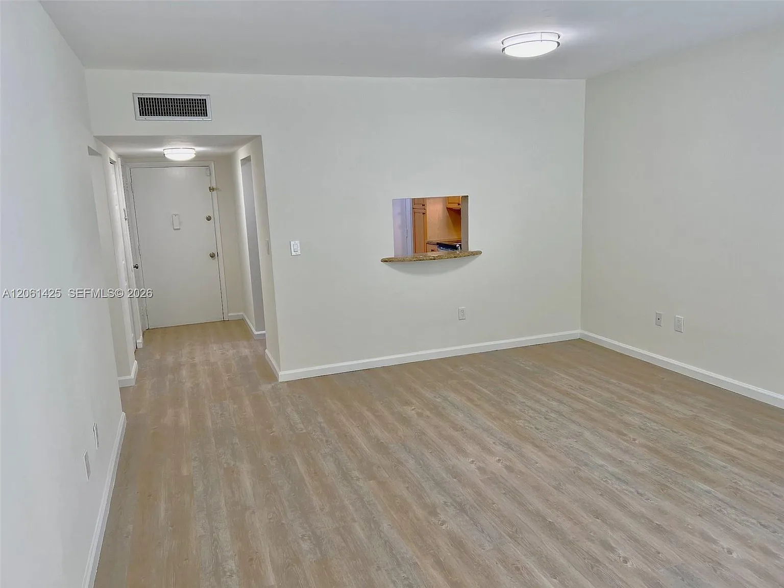 Ken-Dade No 2 Condominium — Photo 1
