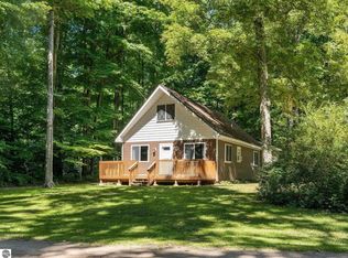 509 Yosemite Rd, Cadillac, MI 49601