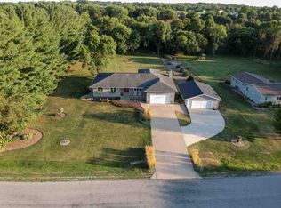 5831 Michael Dr, Cedar Rapids, IA 52411