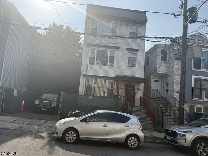2nd image of 374-376 Chadwick Ave #3
