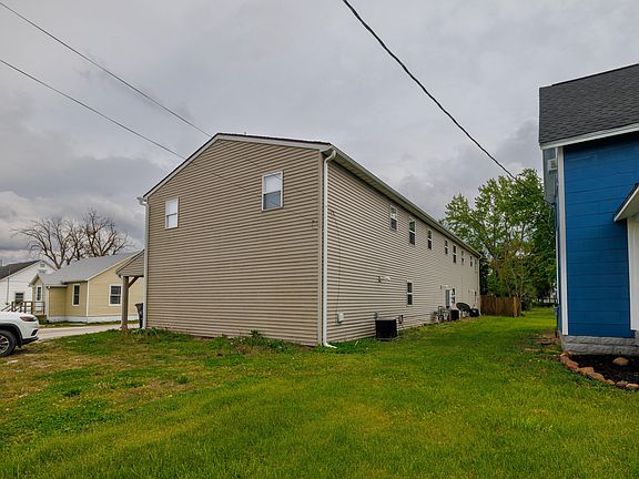 5th image of 211 W Railroad St