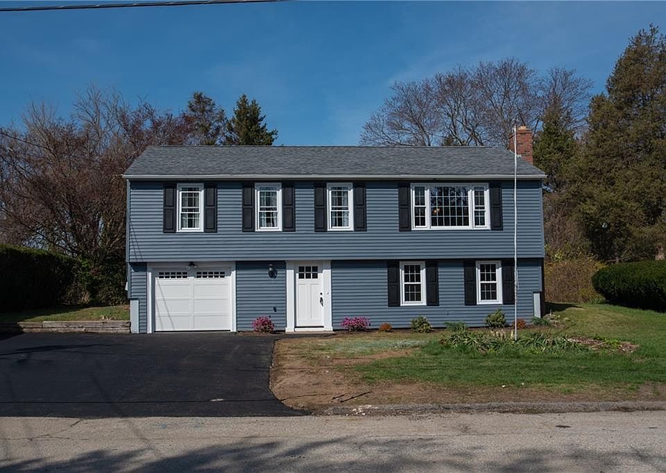 1st image of 9 Woodcrest Dr