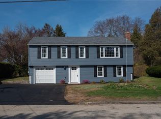 9 Woodcrest Dr, Johnston, RI 02919