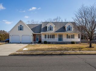 56 Dutchmaster Dr, Feeding Hills, MA 01030