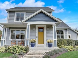 318 Bleeker St, Delafield, WI 53018