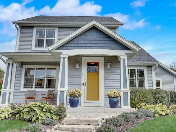 318 Bleeker STREET, Delafield, WI 53018