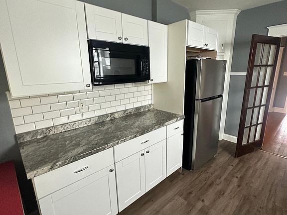 3rd image of 921 Weiser St
