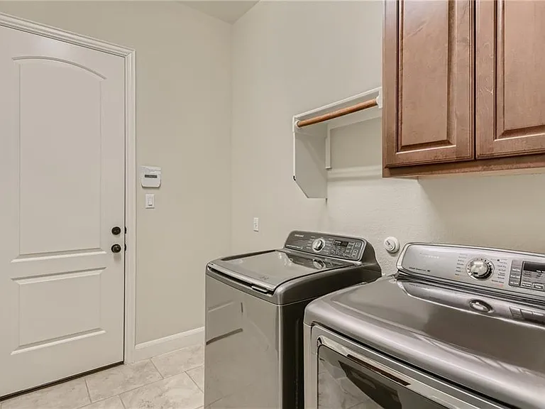 208 Maxwell Way — Photo 22