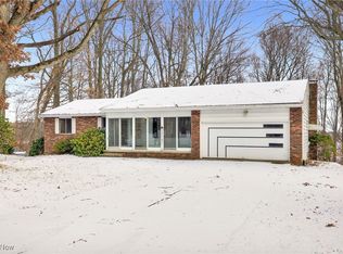 3133 Fair Oaks Dr, Barberton, OH 44203