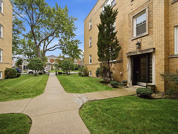 5th image of 6046 N Francisco Ave APT 2W