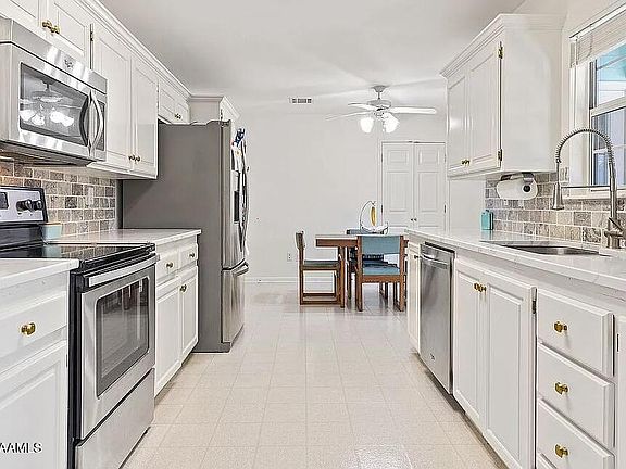 3rd image of 123 Queensford Way