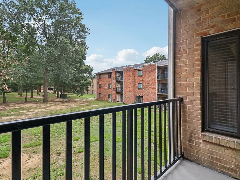 Mallard Courts Apartments — Photo 7