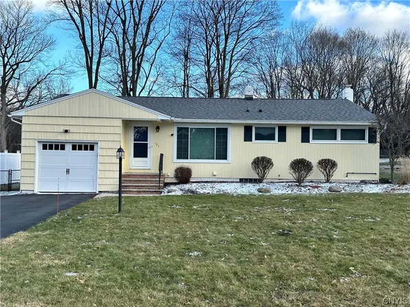 121 Hillcrest Rd, Syracuse, NY 13219