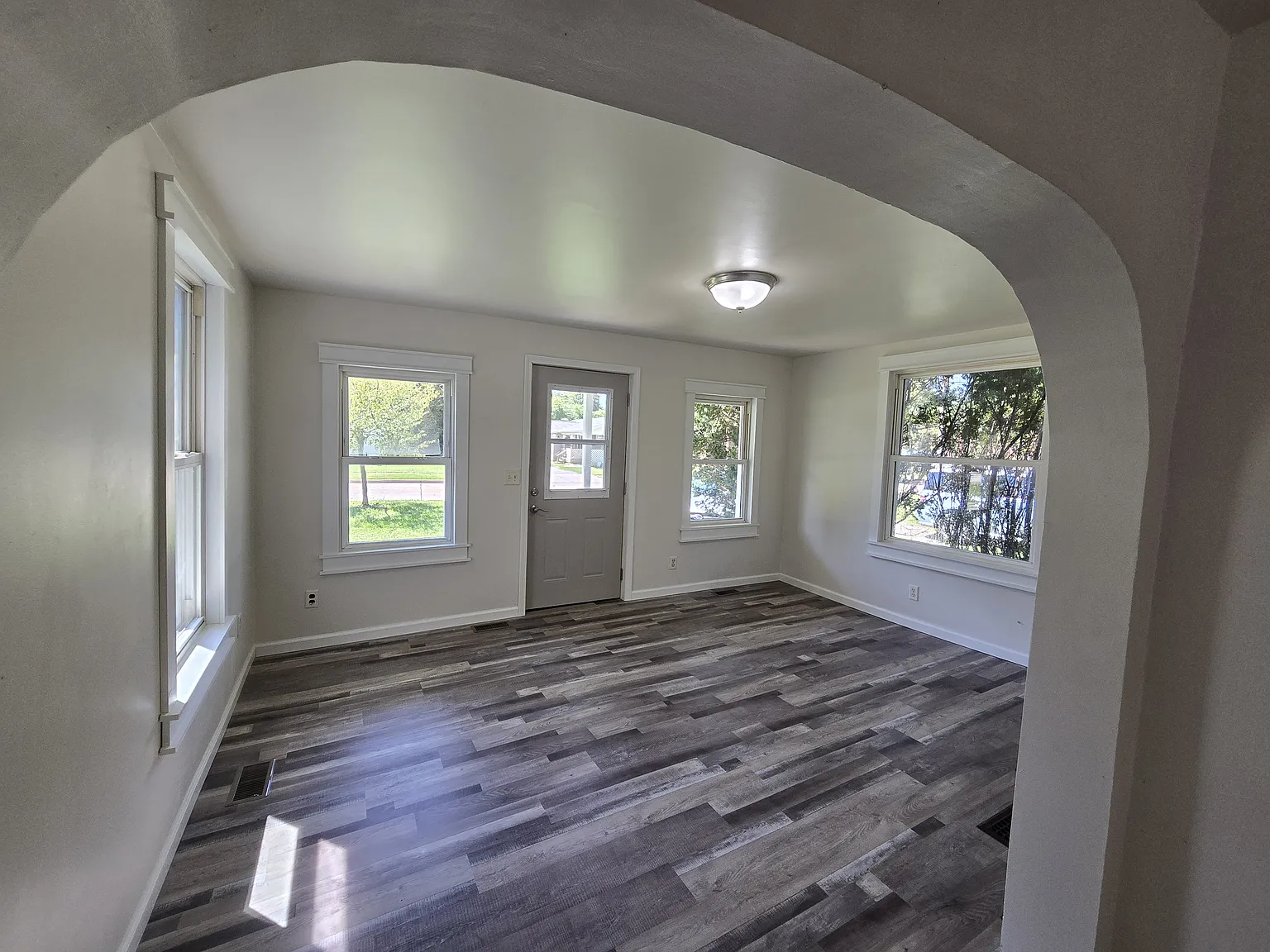 4 bed, 1054 sqft, $1,325 — Photo 3