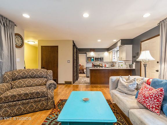 5th image of 400 Kensington Dr