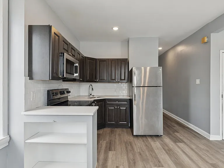 21 E Price St #2B — Photo 4