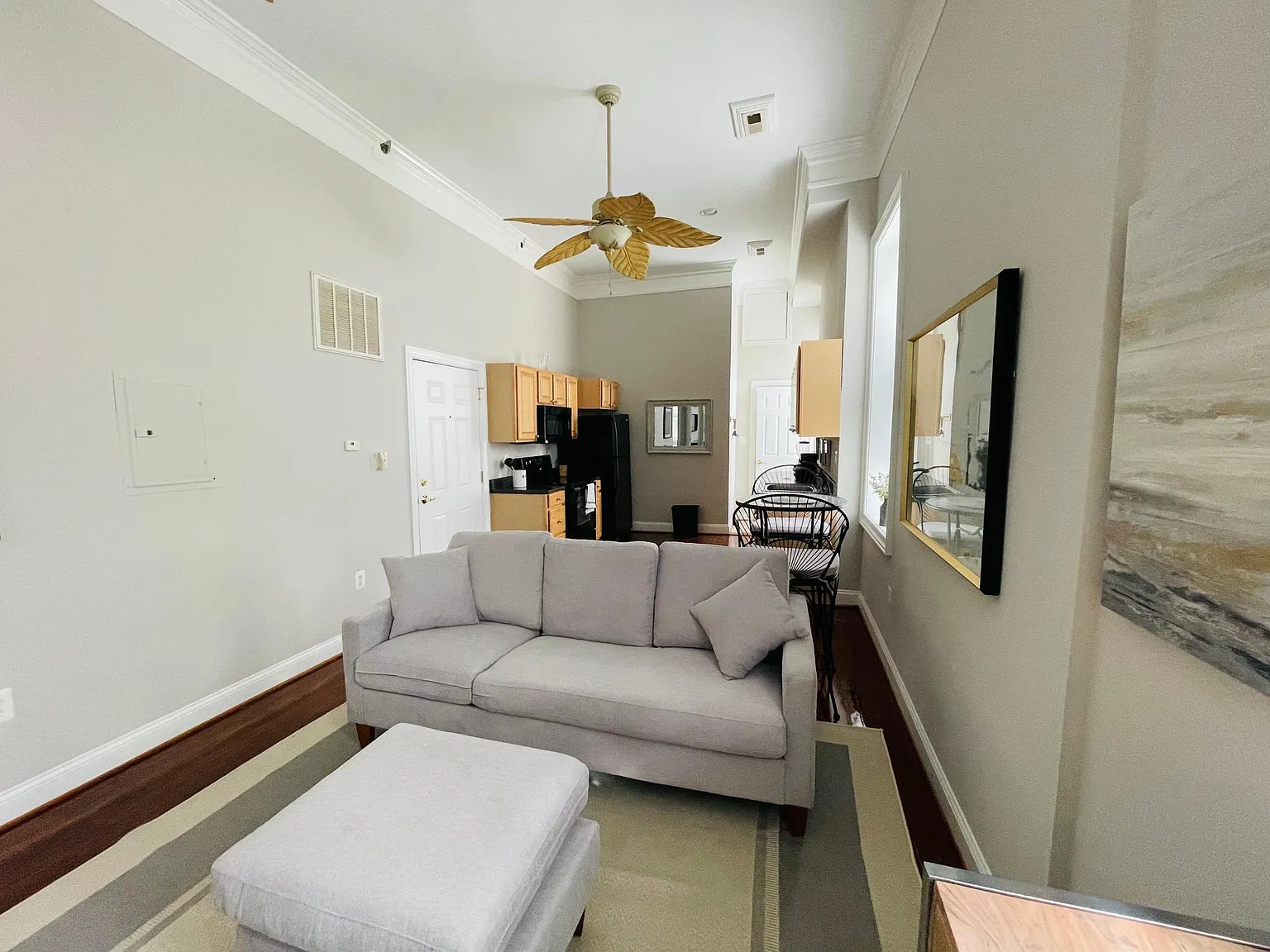 1 bed, 800 sqft, $2,500 — Photo 3
