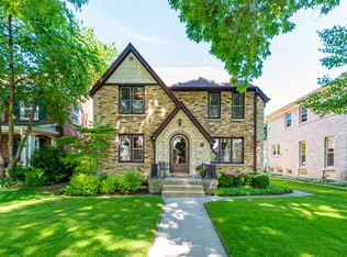5348 N Shoreland Ave, Whitefish Bay, WI 53217