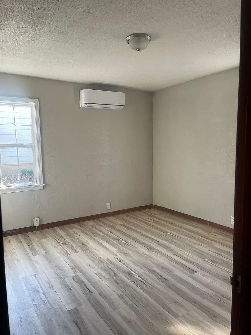 Charming 2 Bed 1 Bath Home : Aurora MO — Photo 3