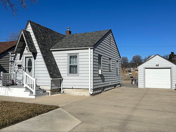 2nd image of 3200 Forest Ave