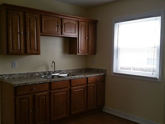 3rd image of 212 Greenwood St #1