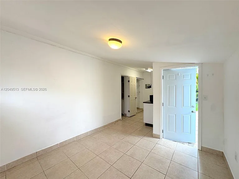 2461 NW 5th St #C — Photo 2